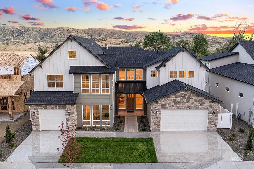 7061 W Waxwing Dr