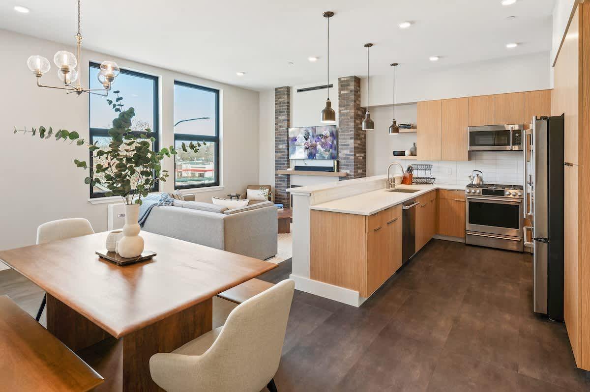 Cedar St 503 301