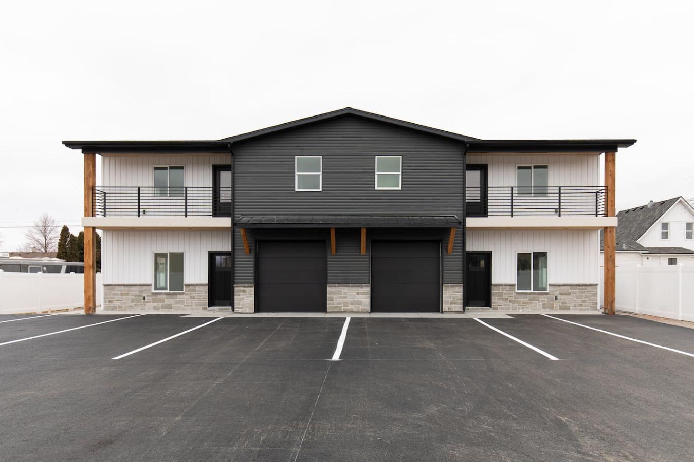 Modern Townhouse Unit 2