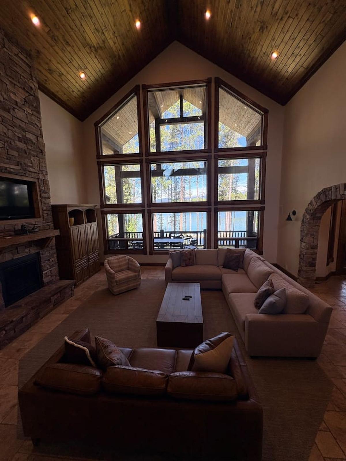 Luxury Lakeside Retreat