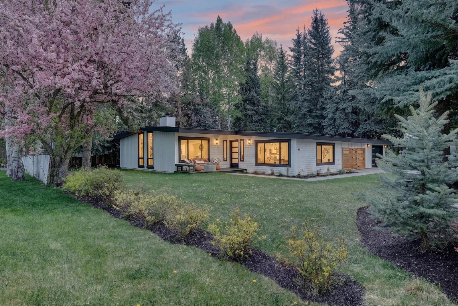 Hulen Hideaway