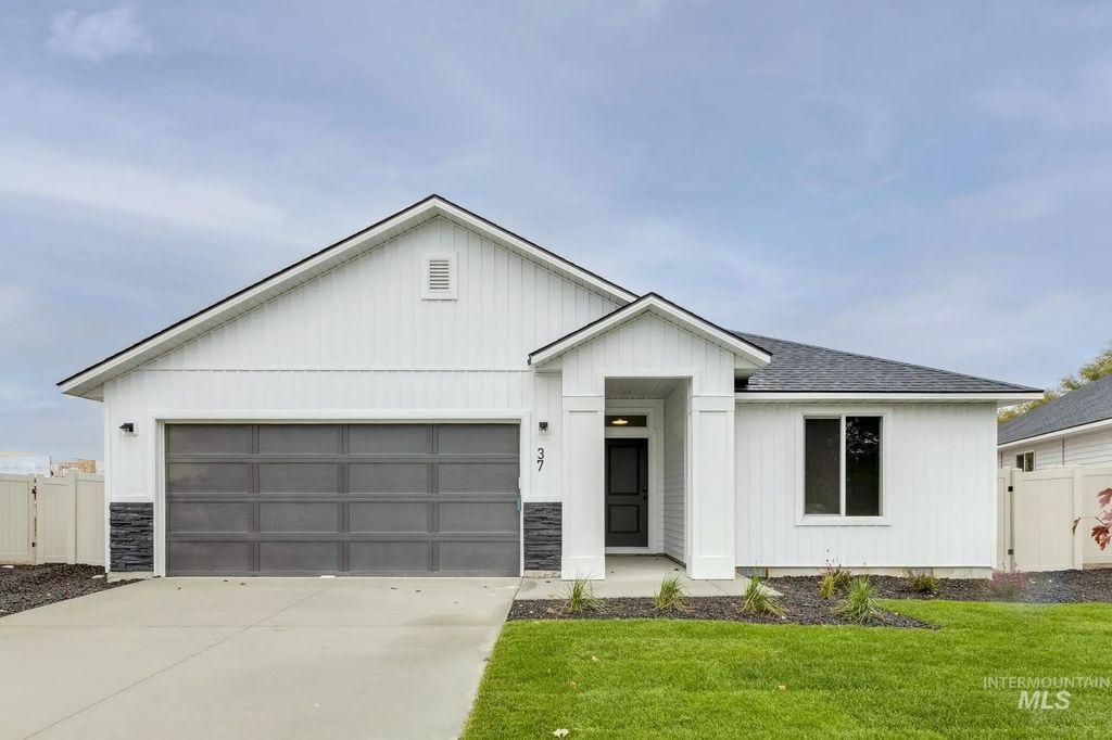 1358 N Coltsfoot Ave