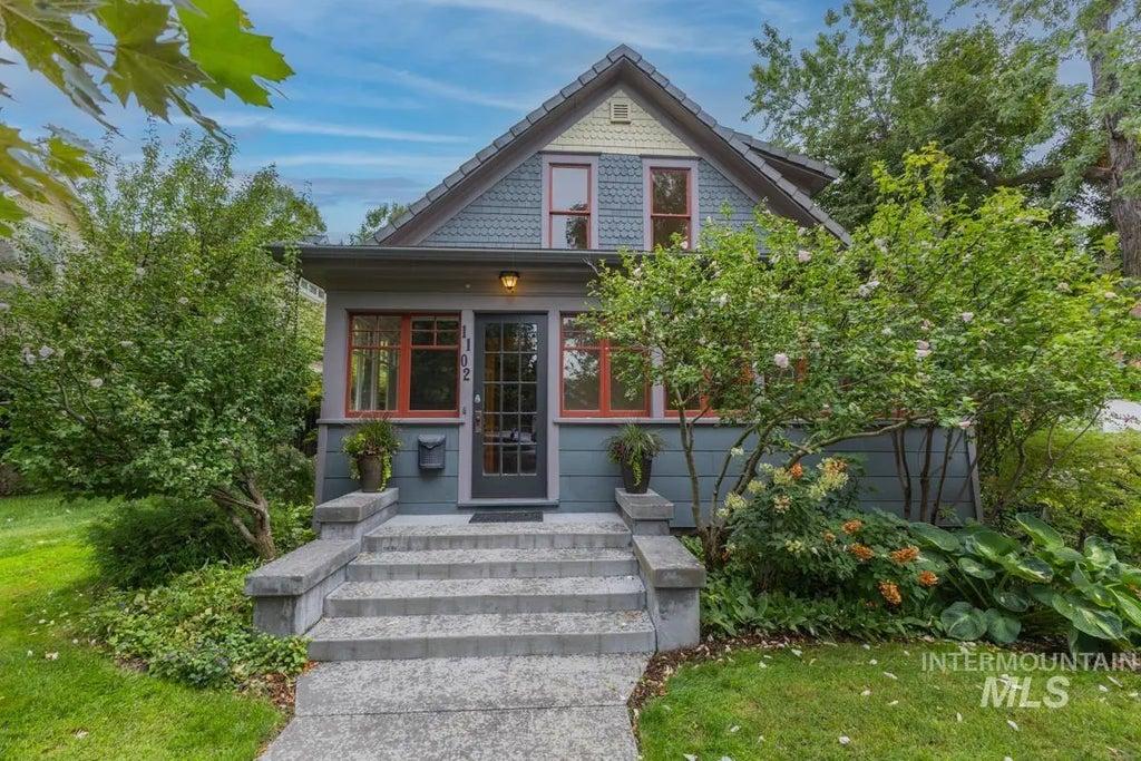 1102 N 16th