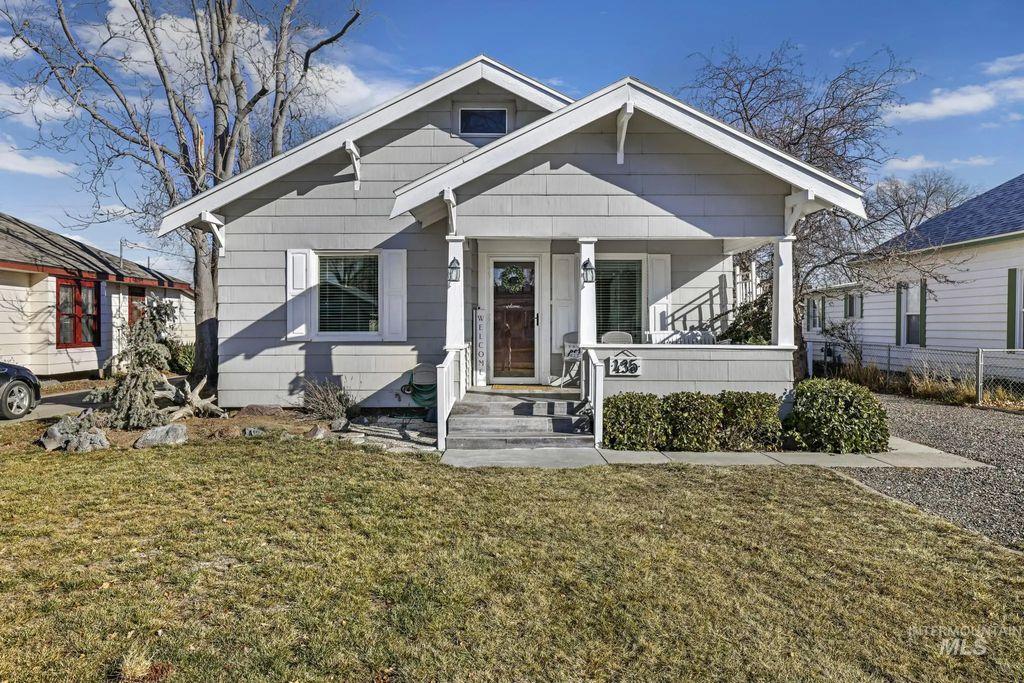 435 4th Ave E