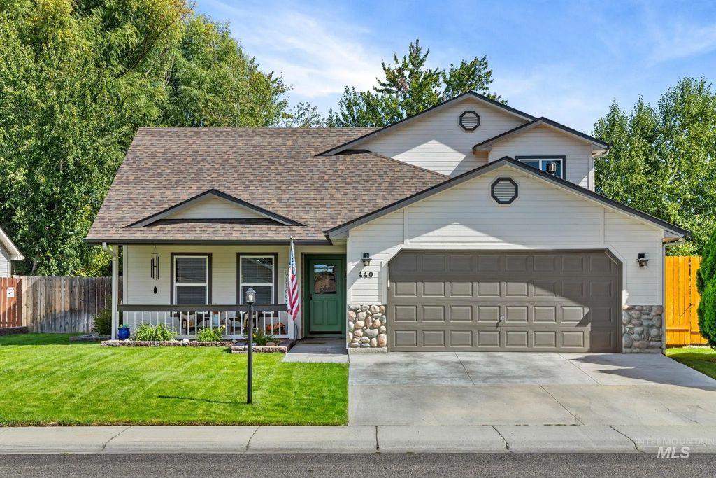 440 N Nebula Ave