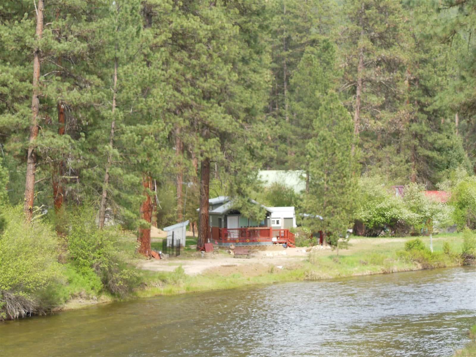 Lone Pine Place in Garden Valley