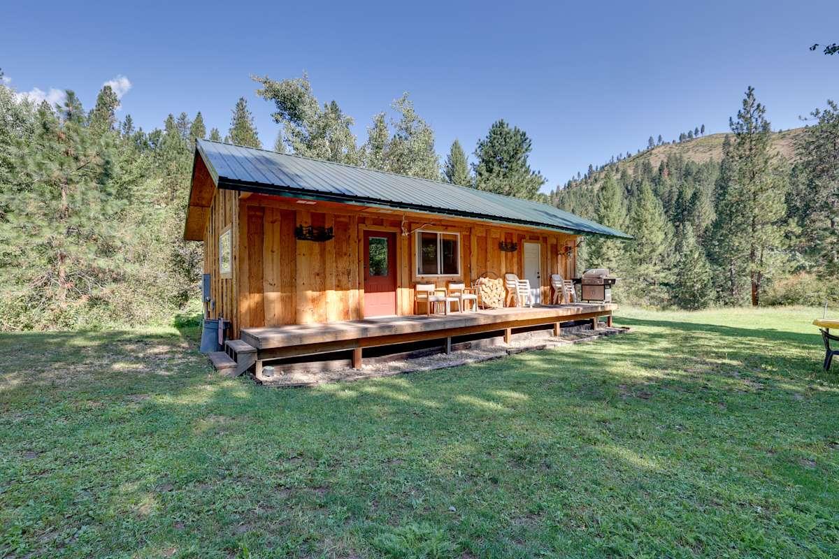 Cozy Countryside Cabin in Robie Creek Park