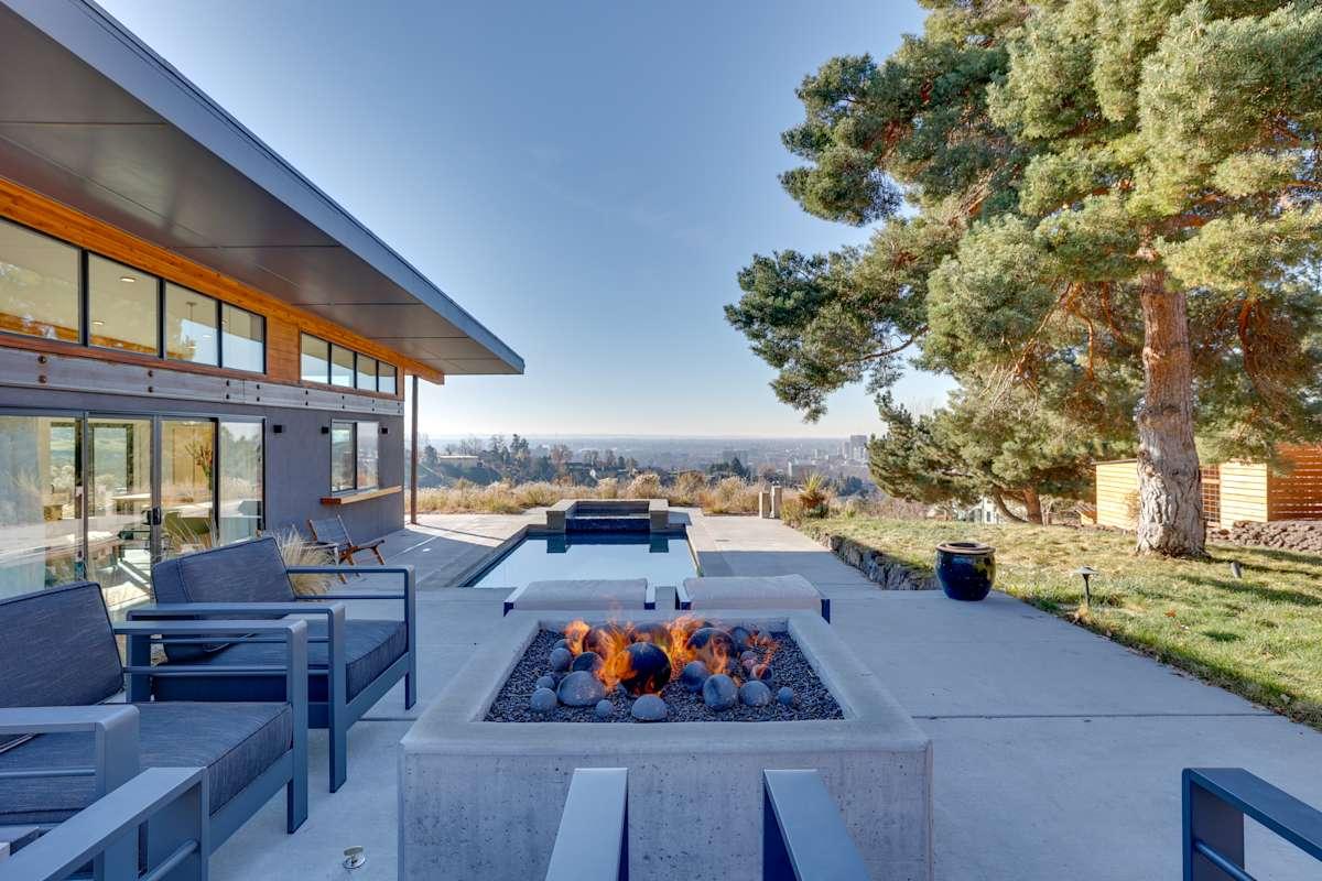 Luxe, Modern Studio