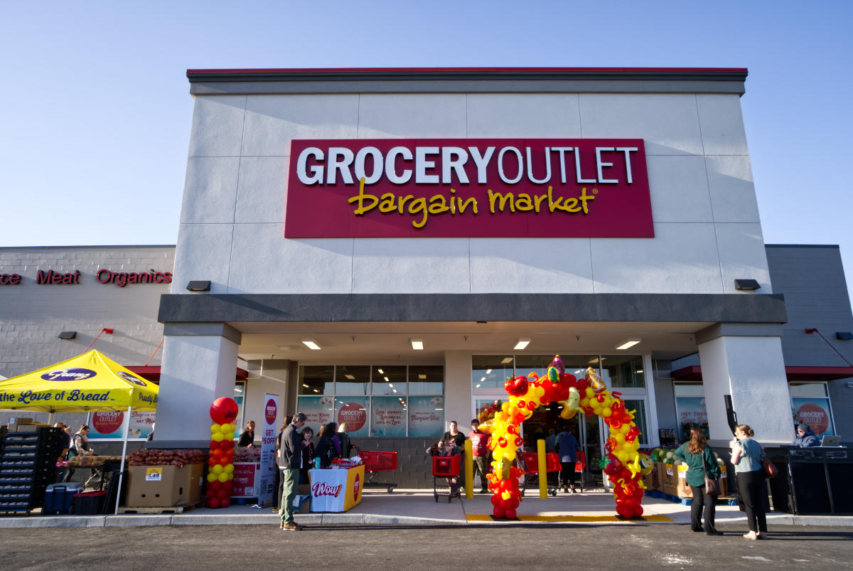 Emmett’s New Grocery Outlet Draws Huge Crowd—and $500 Winner—at Grand Opening!