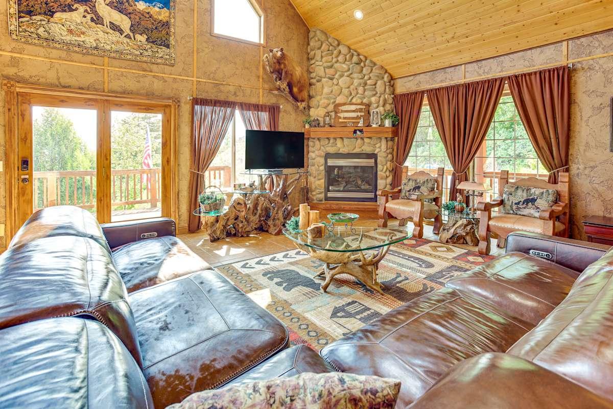 Fish Haven Cabin W , Views + Deck!