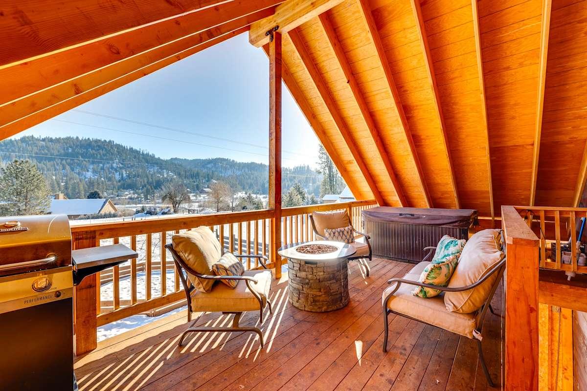 Private & Mtn Views: Garden Valley Apt!