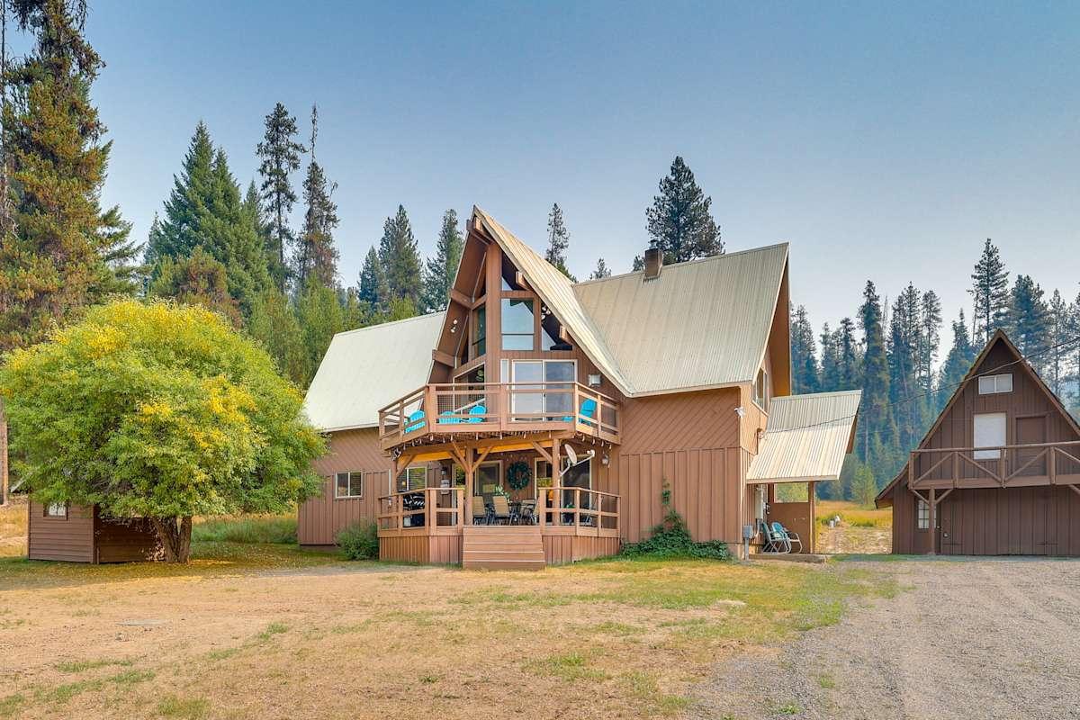 Remote Elk City Escape W Decks & Mtn Views!
