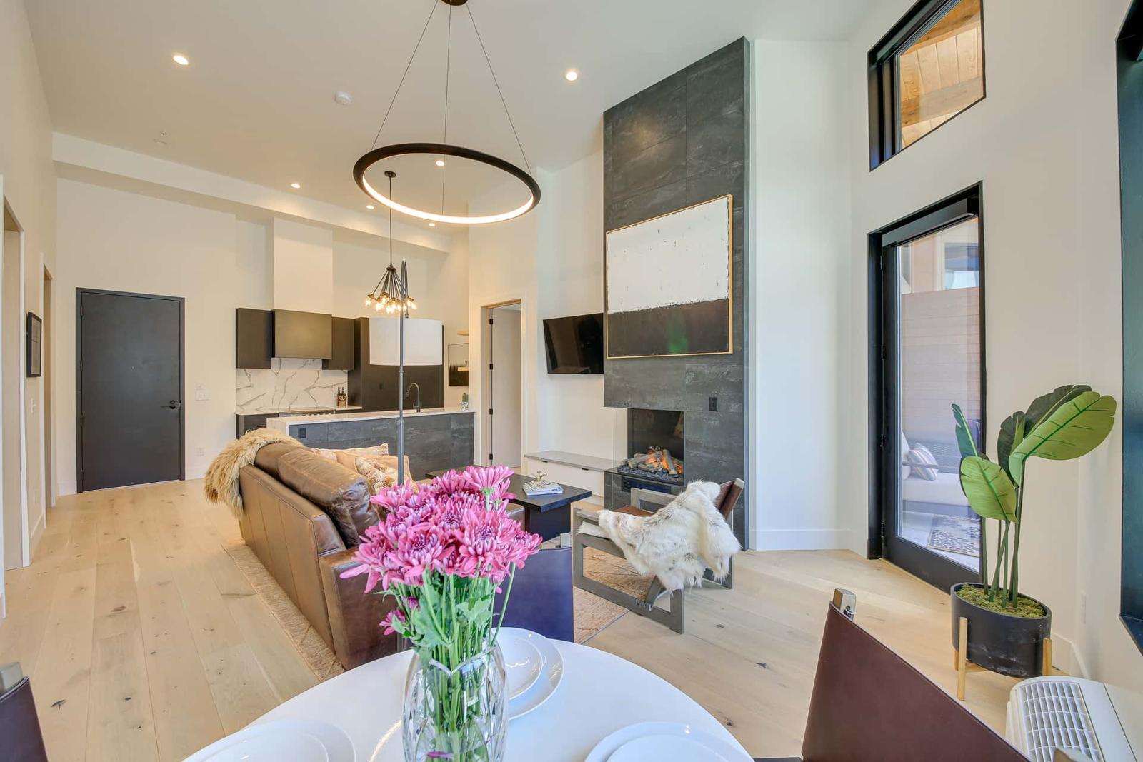 Luxe Schweitzer Condo W : Ski-in Ski-Out!