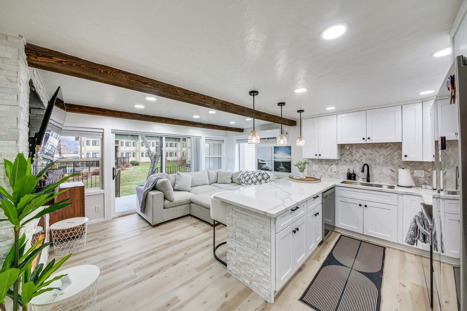 Seasonal & Marina! Condo on Lake Pend Oreille