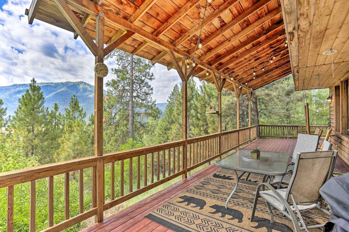 Peaceful Cabin W Mtn + River Views, Fire Pit