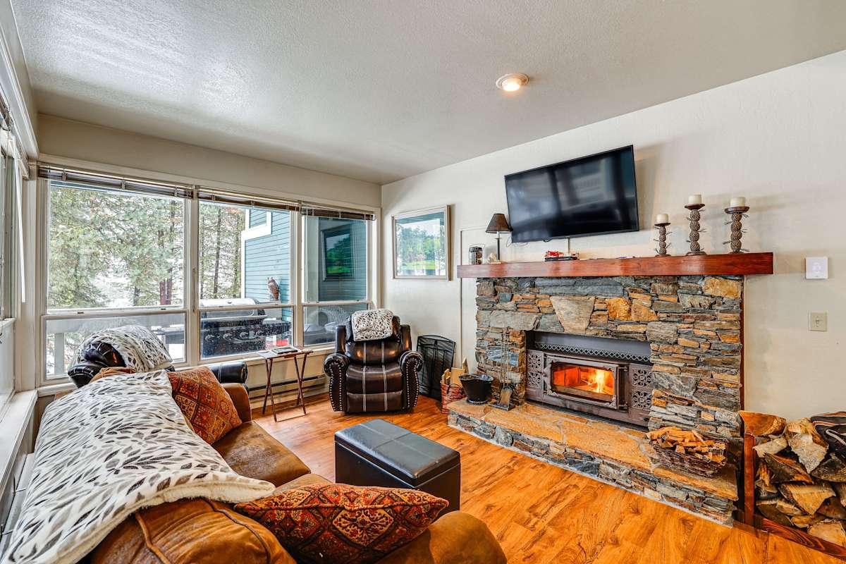 Meadow Creek Golf Resort Condo: Skiing & Lake Life