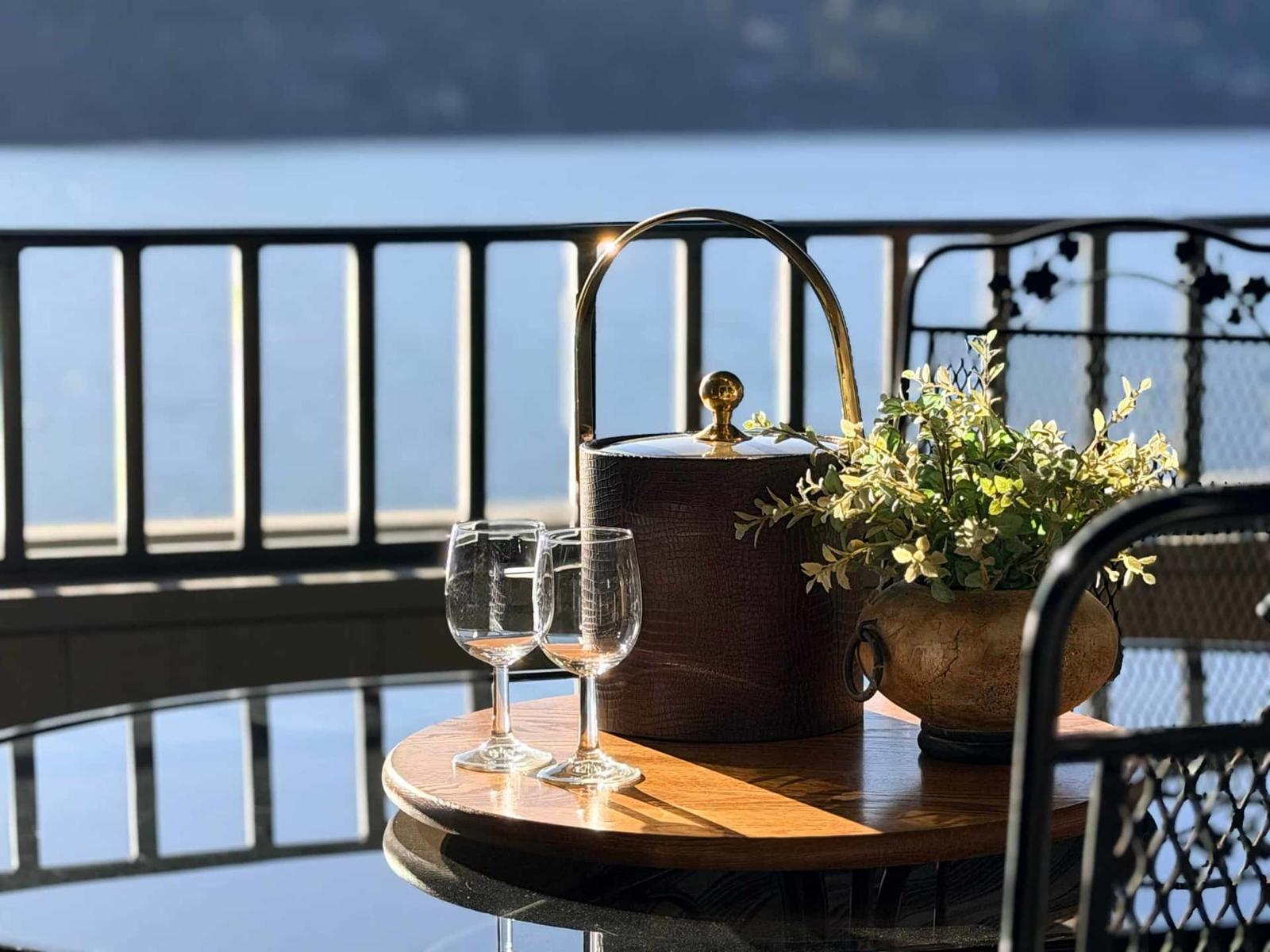 Charming Lakeside Condo with Private Balcony + Bbq