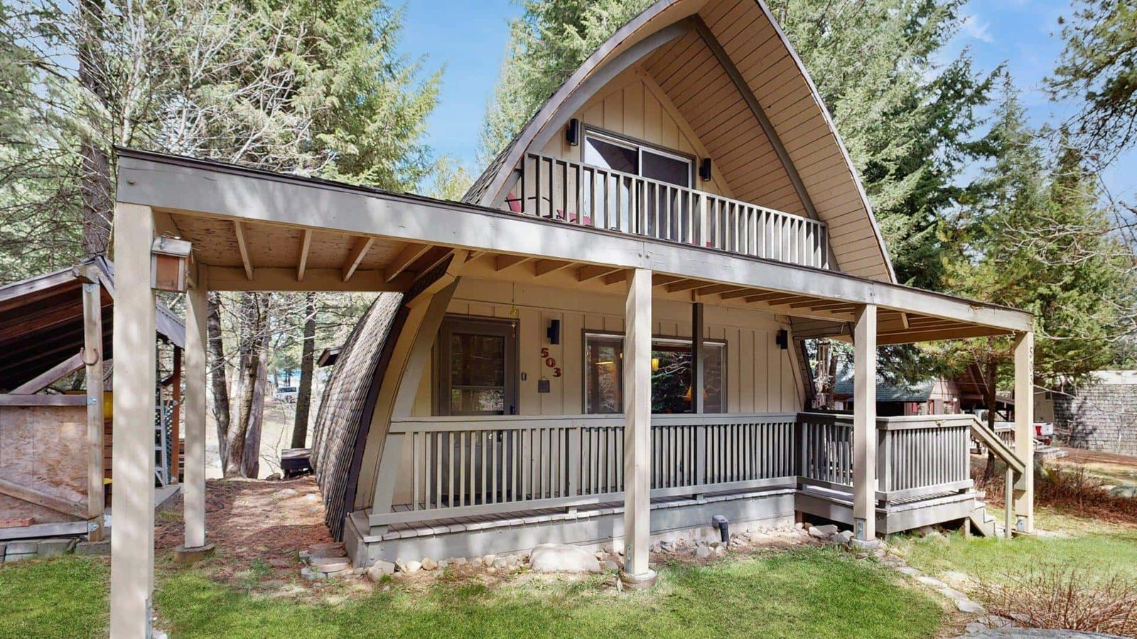 Cozy a-Frame Cabin in Downtown