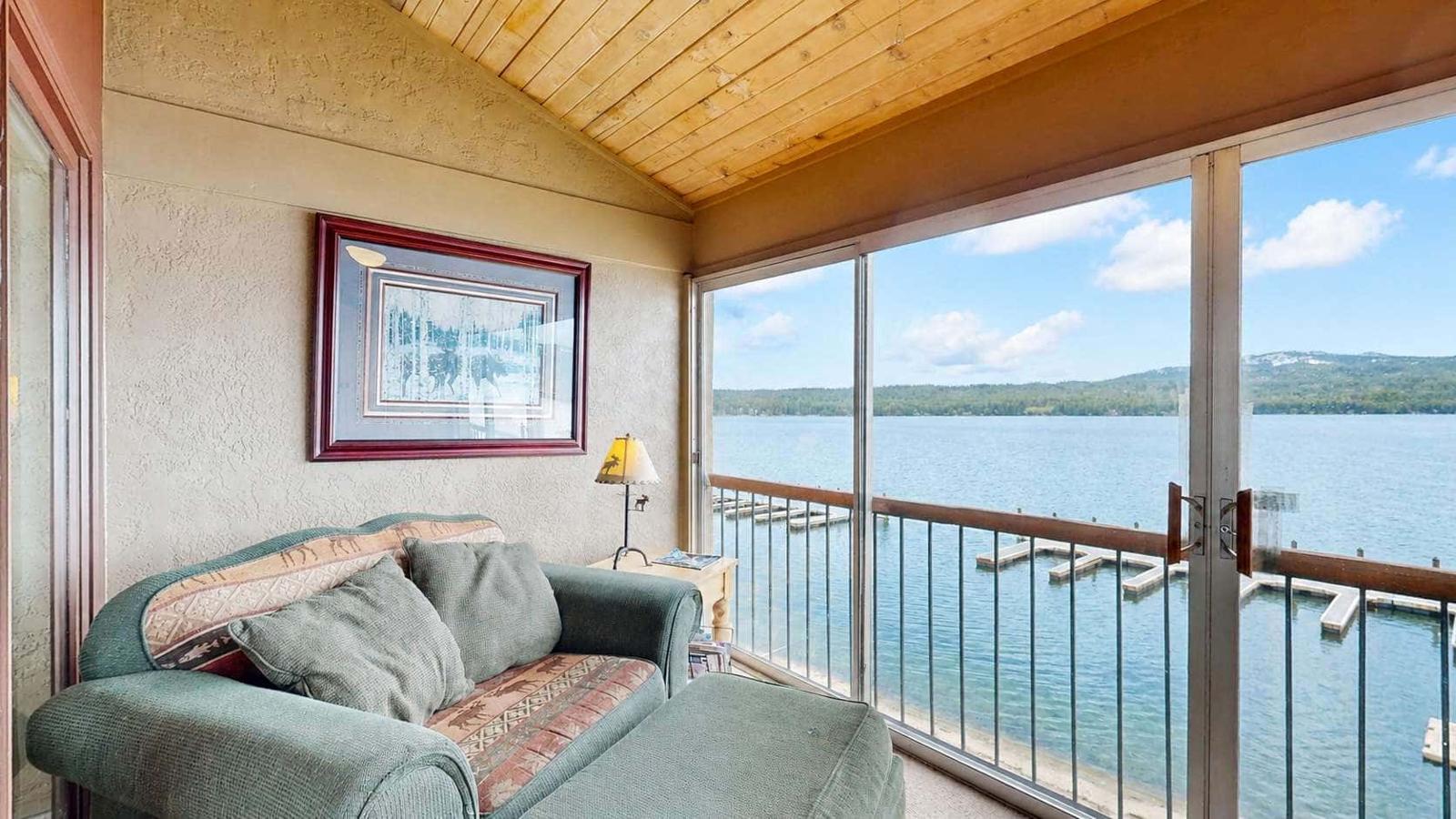 Lakefront Condo, , Beach, Walk to Town