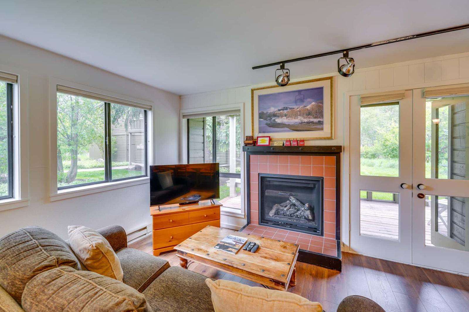 Walk to Village: Condo W Deck!