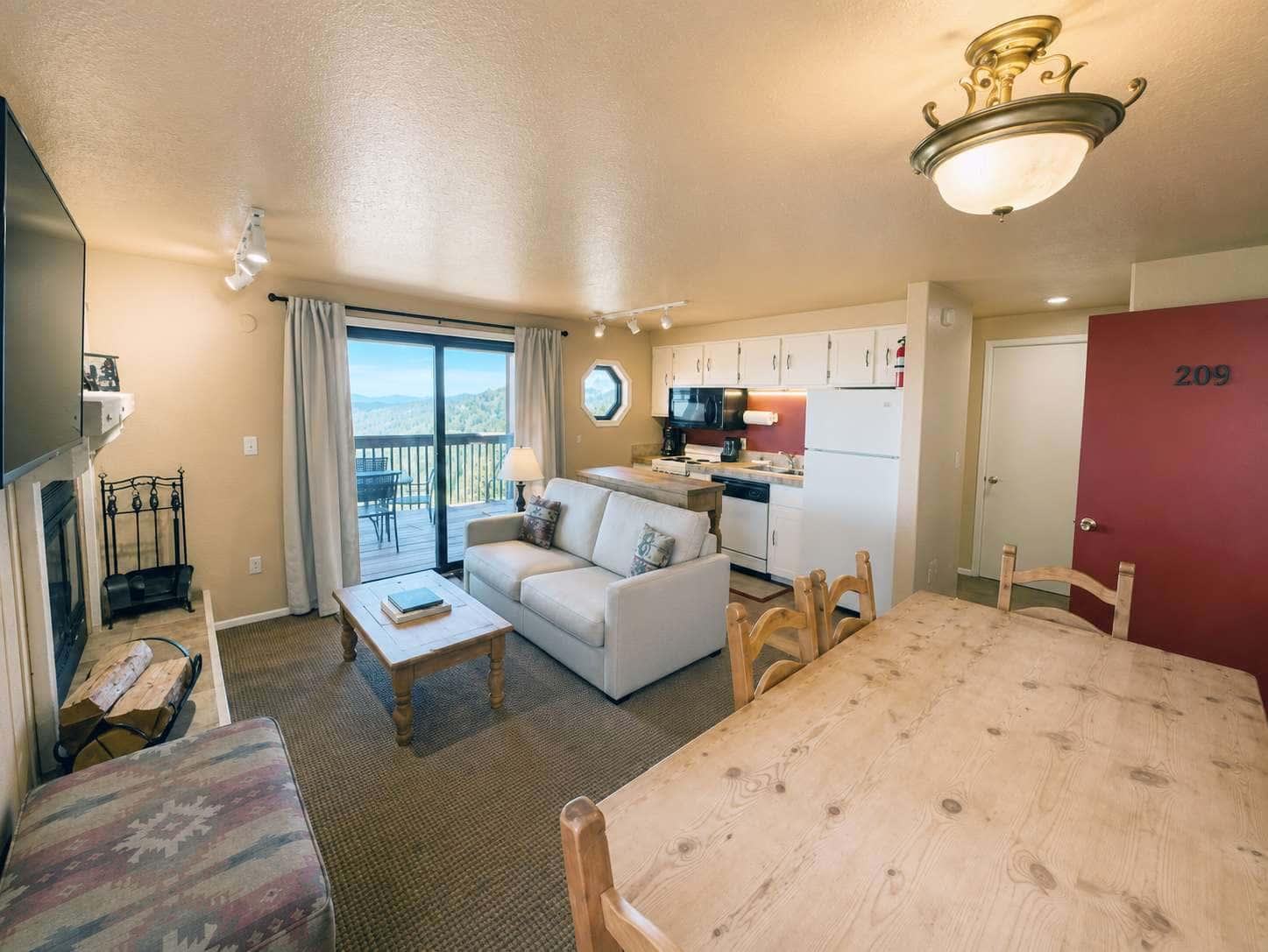 Ski-in Ski-Out Bogus Basin Condo, Mountain Views
