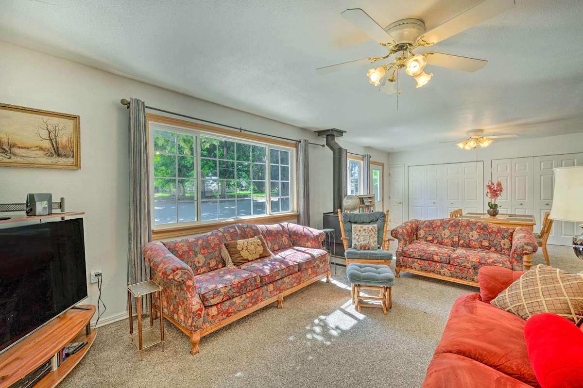 Caldwell Country Home on Quiet Acreage