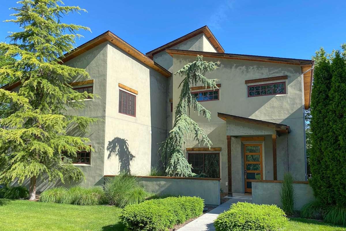 Custom Home < 2 Mi to Downtown