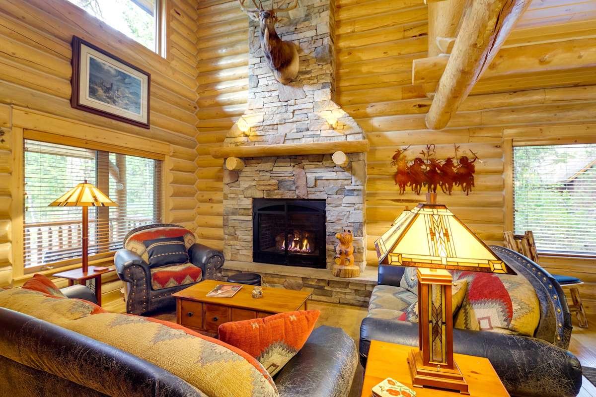 Exquisite Log Cabin - Walk to Payette Lake!