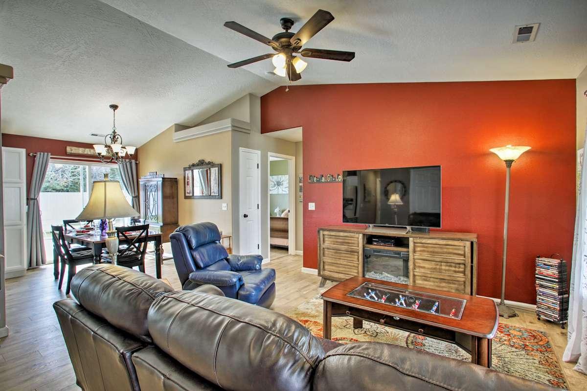 4 Mi to Lake! Cozy Getaway W Yard & Patio