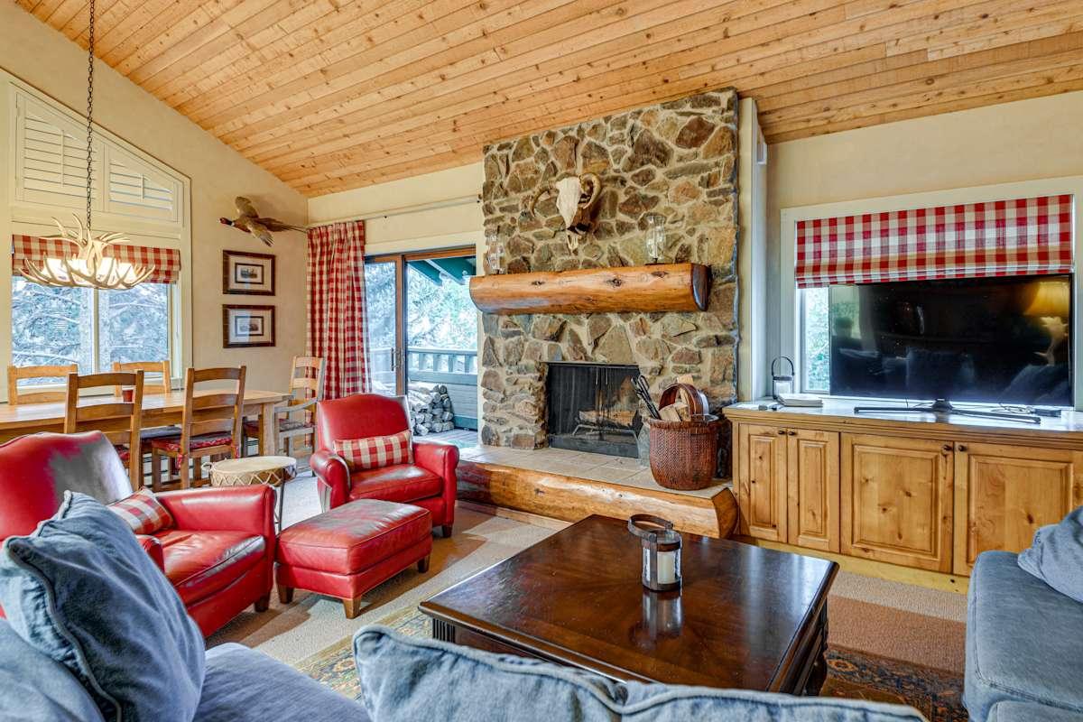 1 Mi to Slopes: Ski Getaway!
