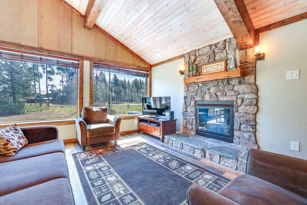 Cabin W Fire Pit: 5 Mi to Boat & Ski!