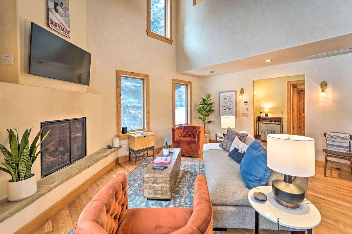Serene Home W & Mtn Views
