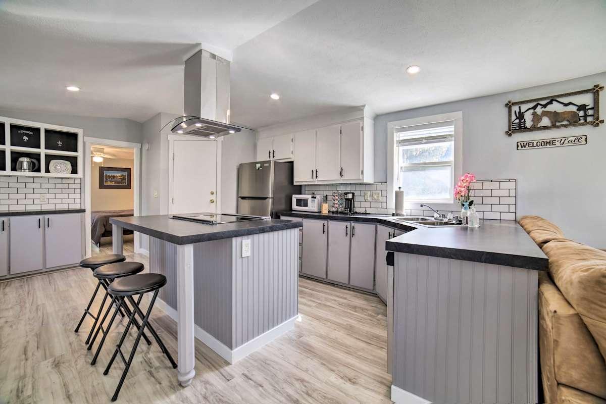 Cozy Ashton Abode W Yard - near Park & !