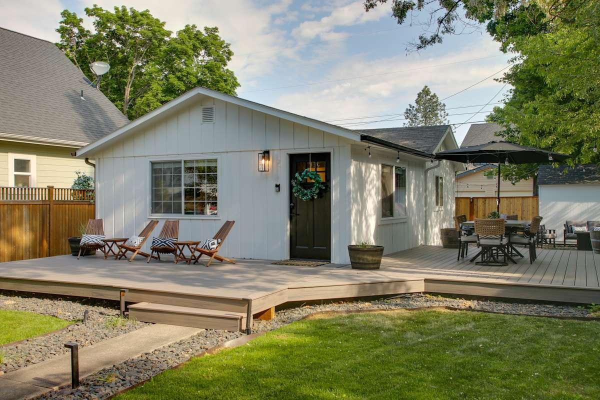 Cozy Getaway W Fire Pit, near Dtwn