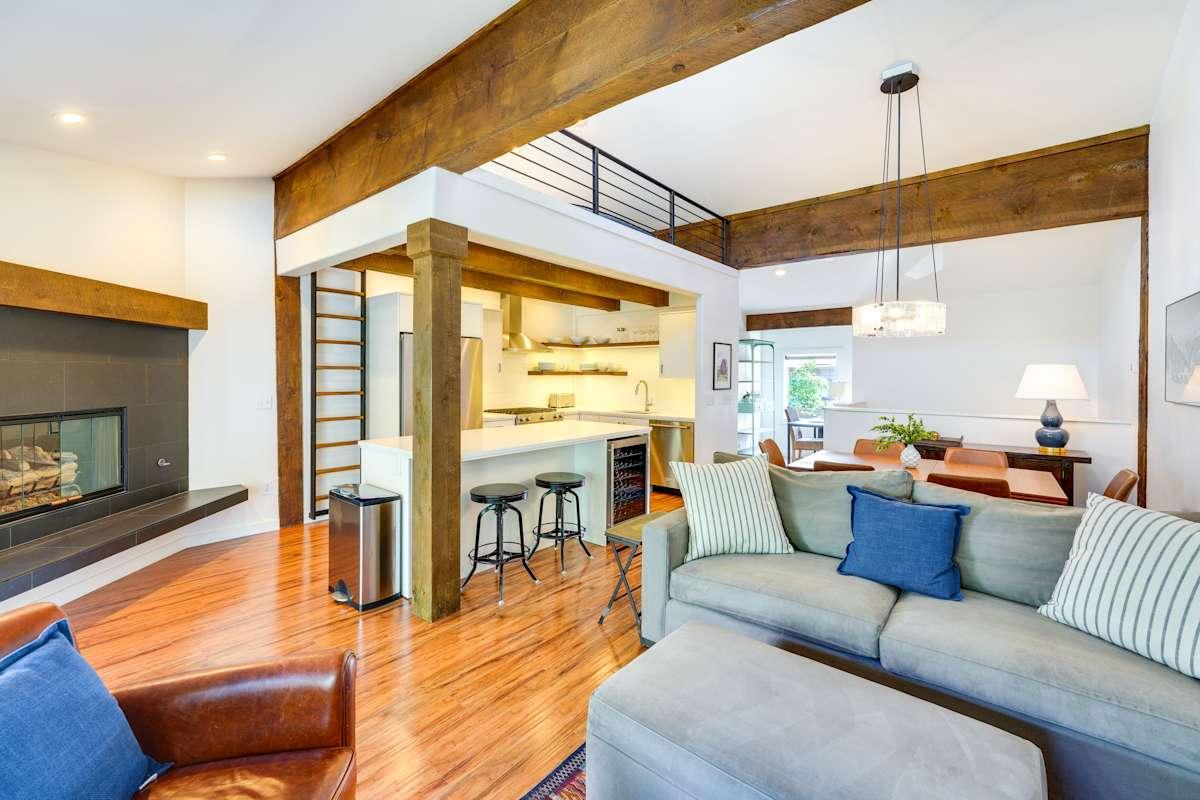 Walk to Main St & Lifts: Townhouse!