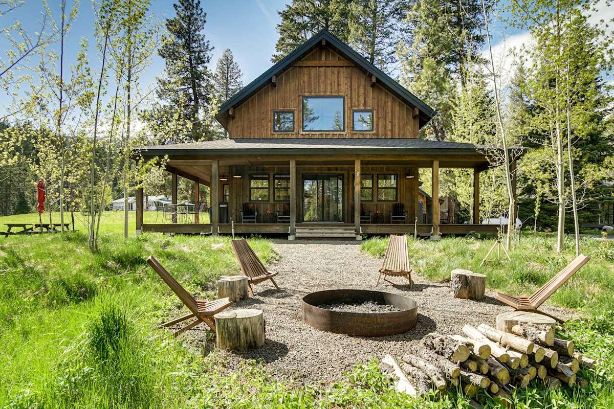 Cozy Cabin Nestled at the Base of Tamarack Resort!