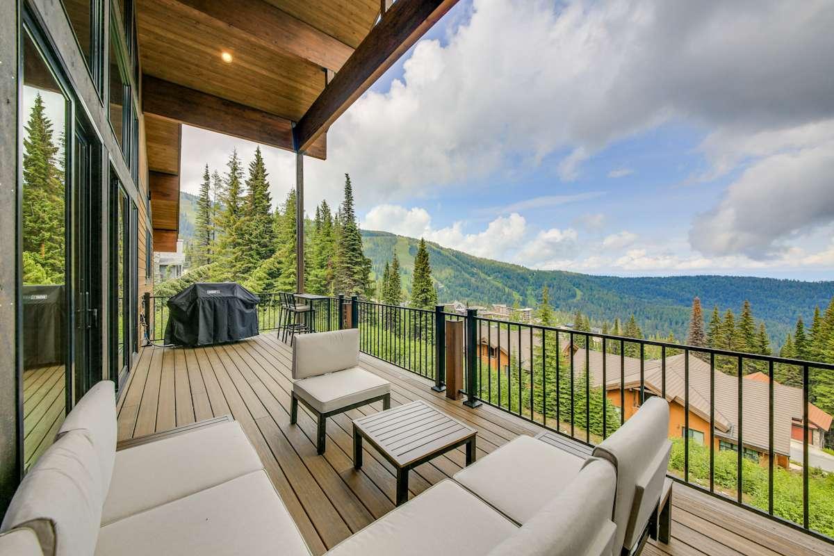 Stunning View! Peaceful & Modern Schweitzer Chalet