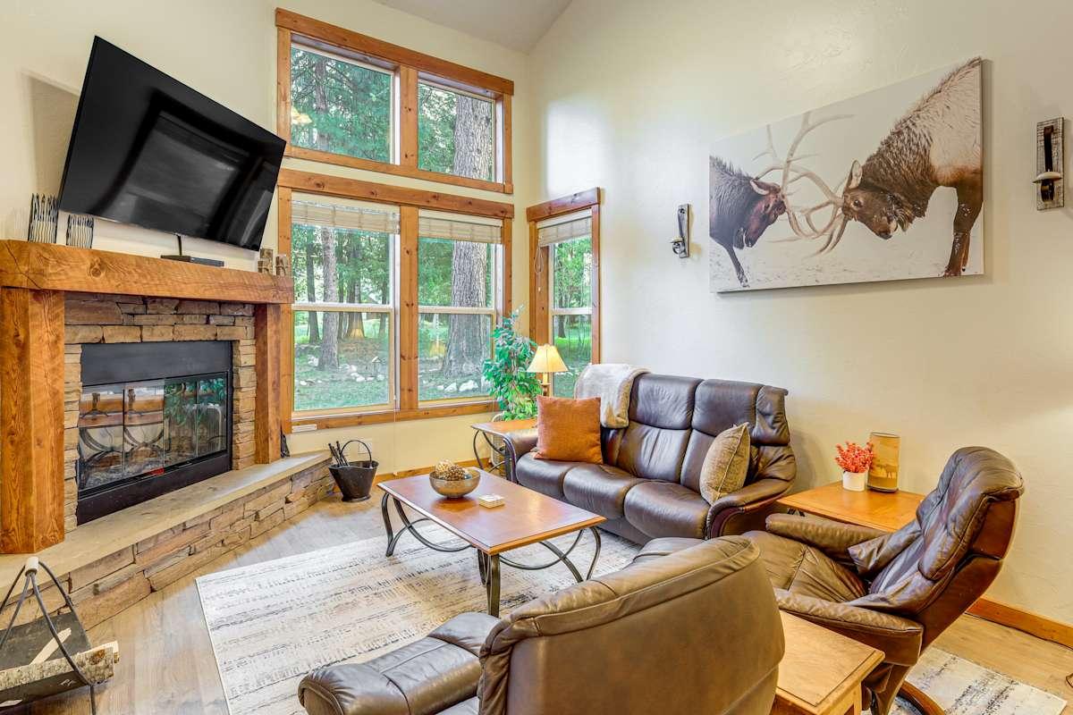 1 Mi to Ponderosa State Park: Condo W Access