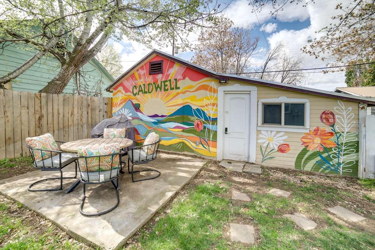 1 Mi to College of Idaho! Walkable Downtown Apt