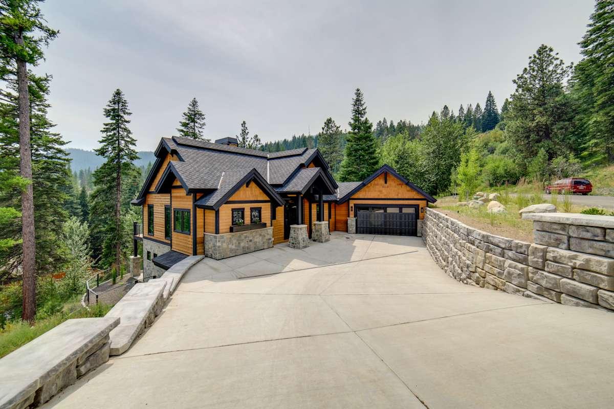 Brand-New Luxury Estate with Expansive Mtn Views!