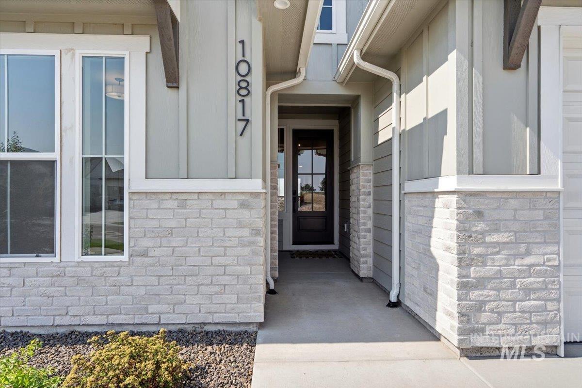 6674-w-sollas-dr home for sale Valnova Estates Eagle Idaho MLS photo 2