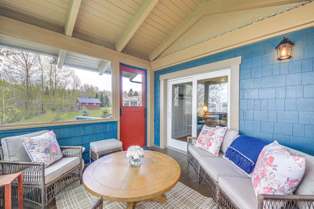 Stunning Lakefront Home: + Dock photo in Sandpoint, Idaho