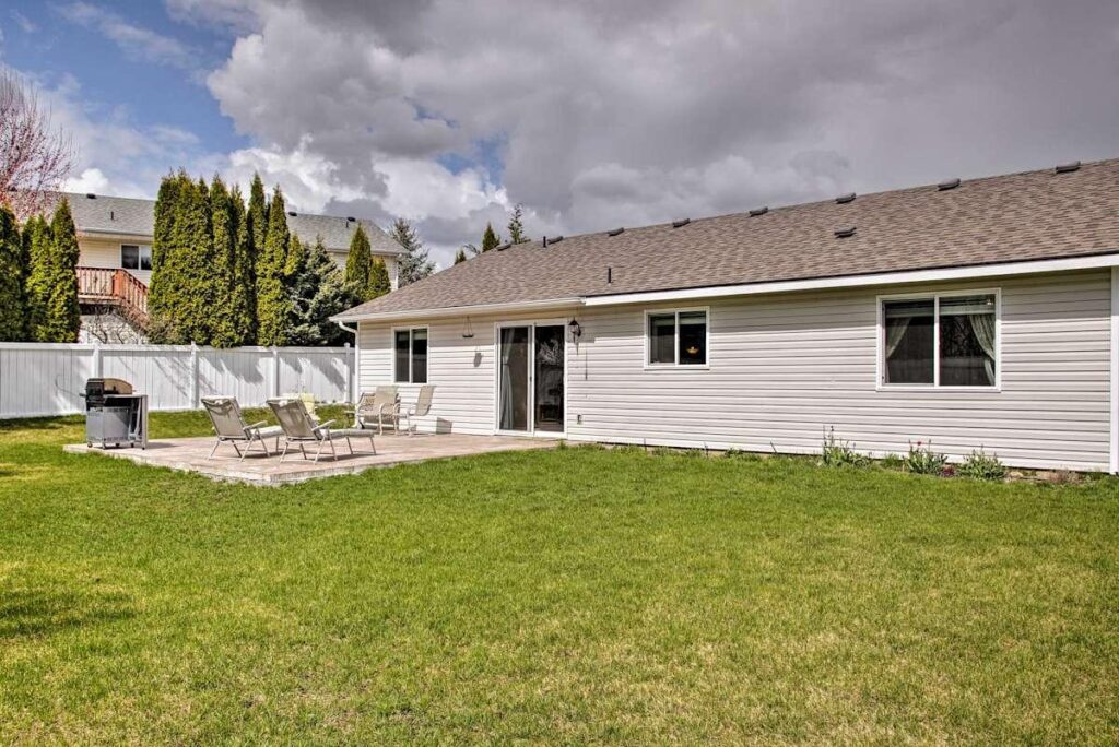 Lake Cozy Getaway Yard photo in Hayden, Idaho