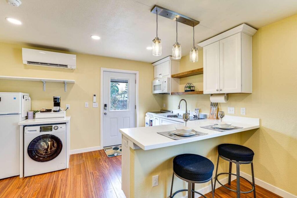 Modern Studio Lake Lowell photo in Boise, Idaho