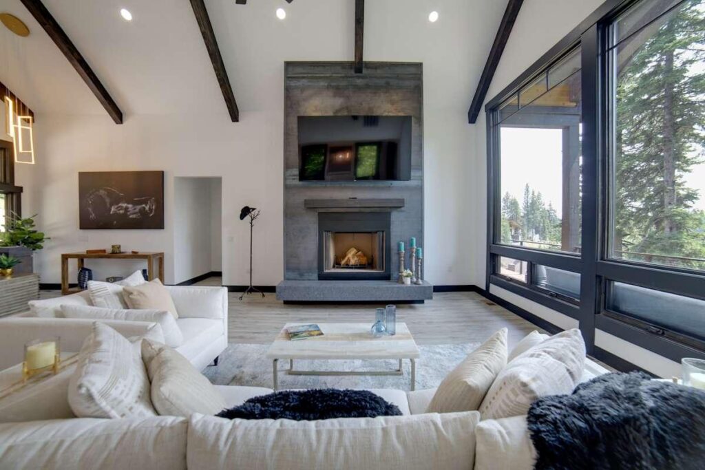 Brand-New Luxury Estate Expansive photo in Boise, Idaho