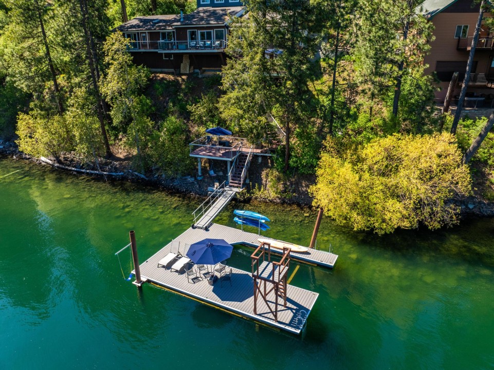 Hayden Lakefront Retreat exterior